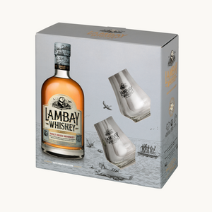 
                  
                    Laden Sie das Bild in den Galerie-Viewer, The perfect gift for Whiskey enthusiasts - Our Lambay Malt Irish Whiskey 43° w/ 2 glasses 
                  
                